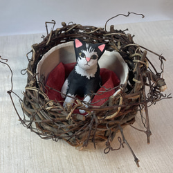 陶器で作った「たまごに入った黒猫ちゃん」 4枚目の画像