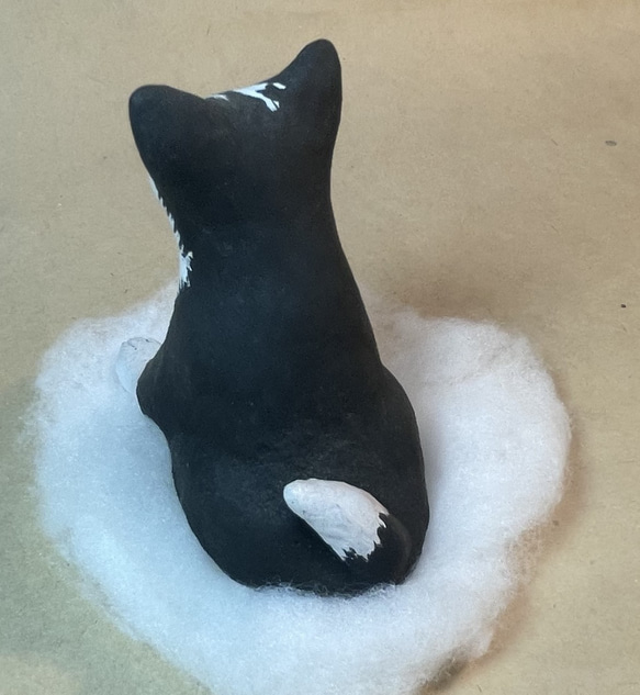 陶器で作った「たまごに入った黒猫ちゃん」 9枚目の画像