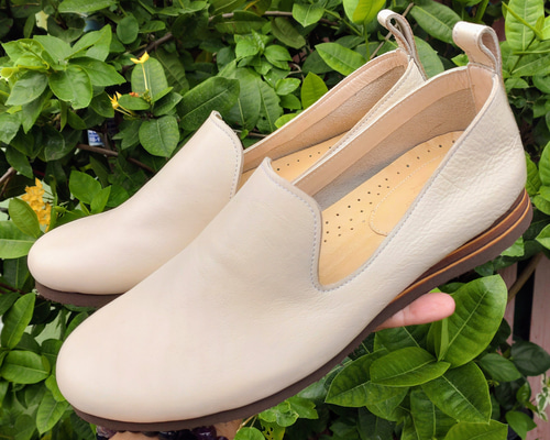 極美品 【キムヘキム】フラワーモチーフ レザー フラットシューズ ホワイト 37 極美品 【キムヘキム】フラワーモチーフ レザー フラットシューズ