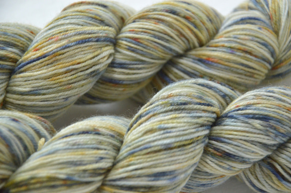 手染め糸　ファインウール　ソックヤーン　navy　brown　marble　　 nijiyarn 3枚目の画像