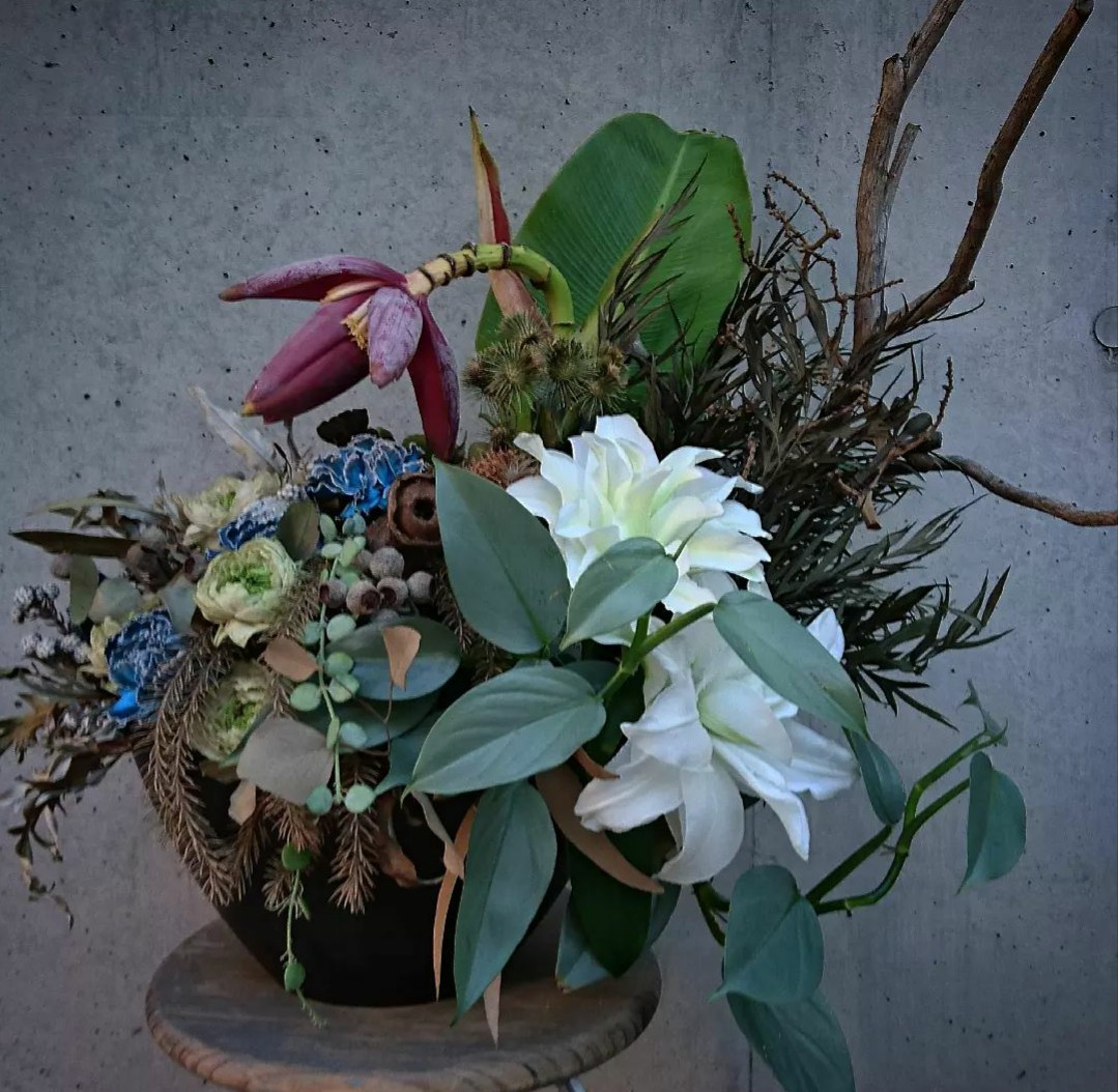 ARATAの珍奇なフラワーアレンジメント　※生花のアレンジメントです