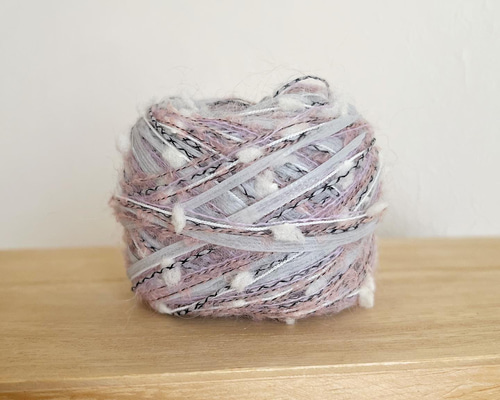 引き揃え毛糸玉*ライトグレー、 ライラックピンク×ホワイトボンボン