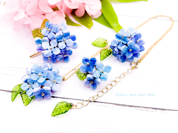 〈再販〉紫陽花のネックレス　ほんのりブルー 5枚目の画像