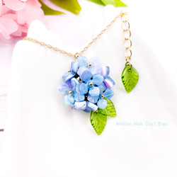 〈再販〉紫陽花のネックレス　ほんのりブルー 1枚目の画像