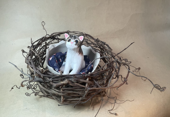 陶器で作った「たまごに入った猫ちゃん」 2枚目の画像