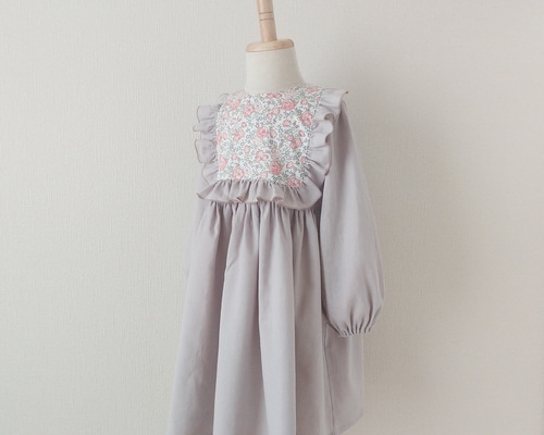 ＊オーダーページ＊ スクエアフリルワンピース リバティ ハンドメイド オーダーページ＊ スクエアフリルワンピース リバティ ハンドメイド
