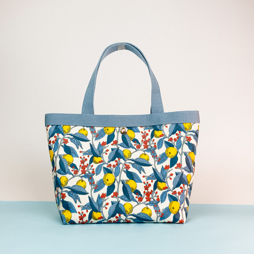 爽やか】リバティ トートバッグ 少し大きめ ラミネート加工 トート