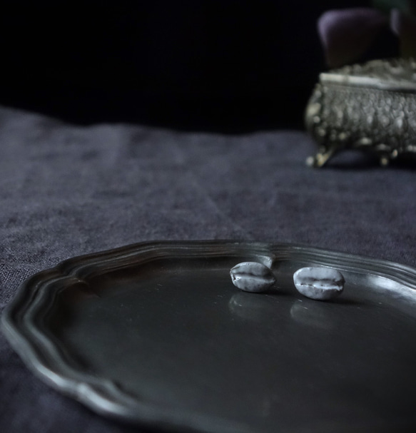 Junclay“咖啡時間”輕質陶瓷灰白色金屬過敏陶瓷耳環咖啡豆 第3張的照片