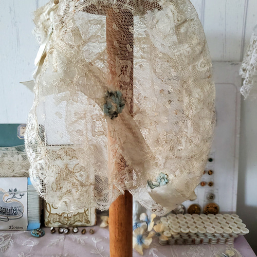 フランスアンティーク 水色ロココトリムとシルクリボンのボネ レース