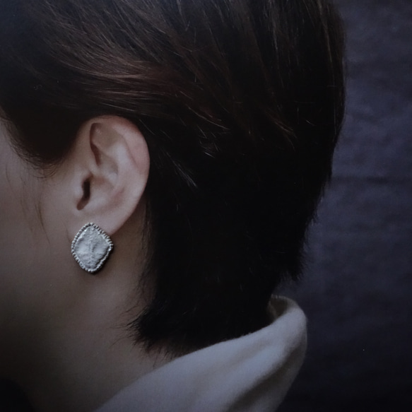 Junclay“印加絲綢”輕質陶瓷灰白色金屬防過敏陶瓷耳環 第5張的照片