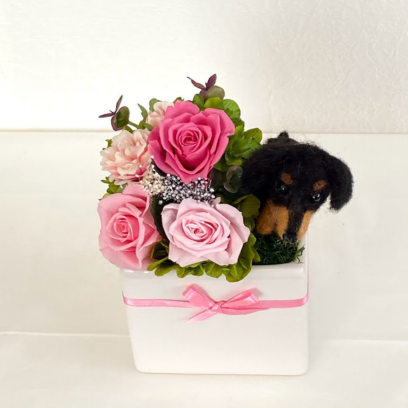 アレンジメントとダックスフンド＆　プリザーブドフラワー（ピンク色系）　/　プリザーブド　花　プレゼント　ペット　犬　　 3枚目の画像