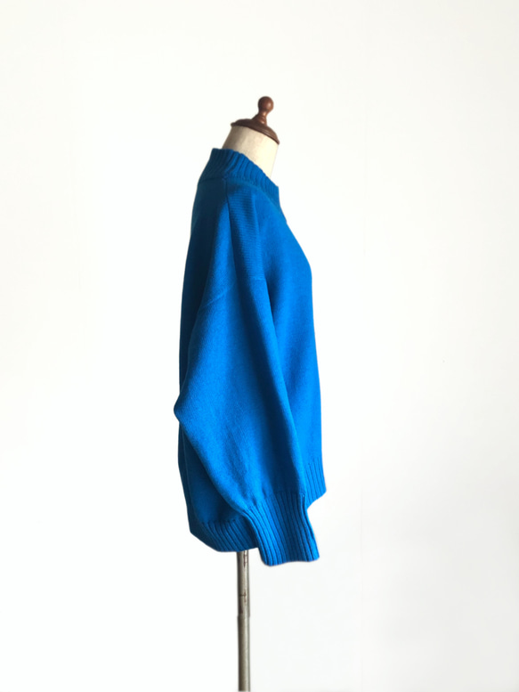 青色のボトルネックセーター　ウール100％ 4枚目の画像