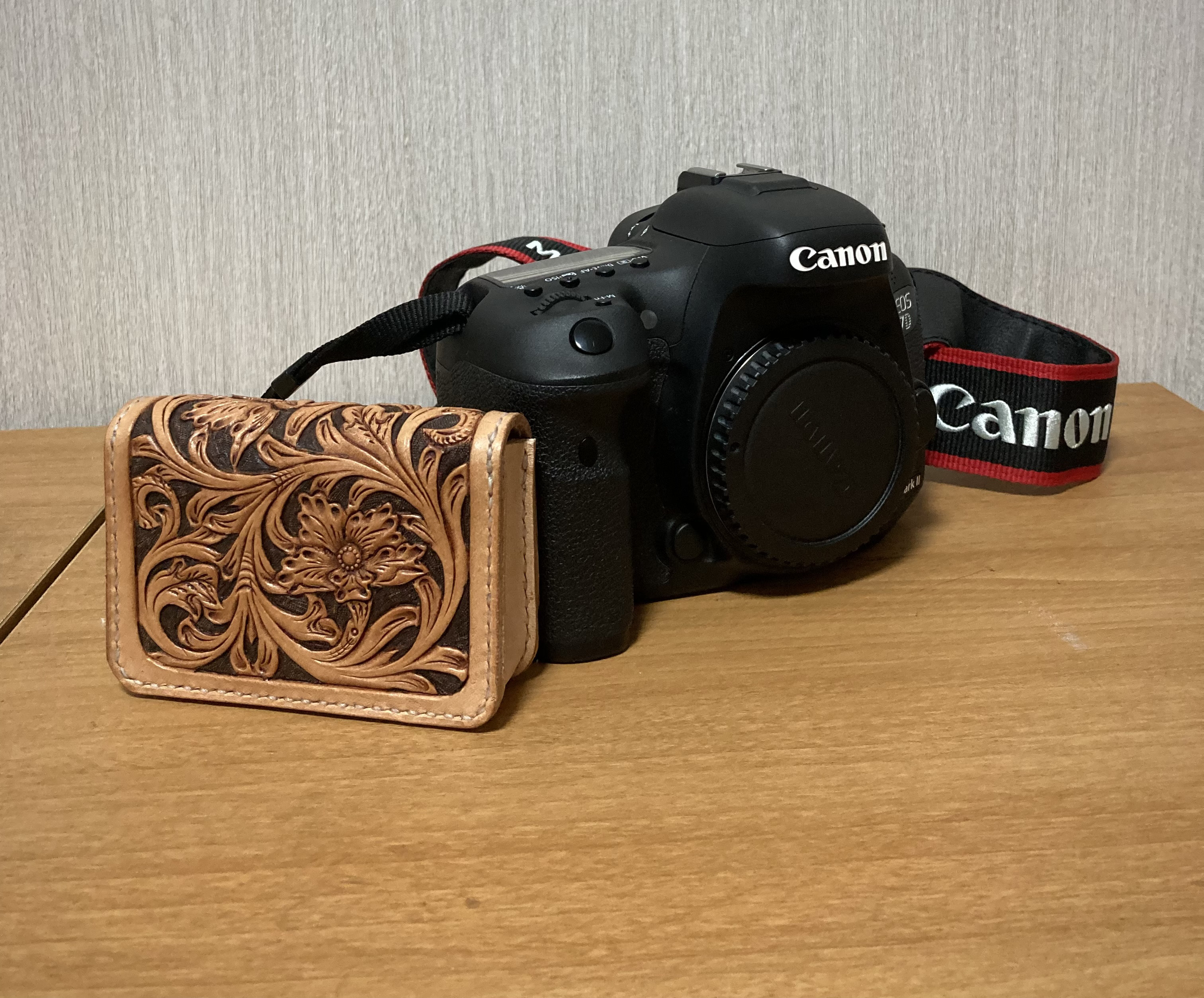 Canon LPE6用予備バッテリーレザーケース