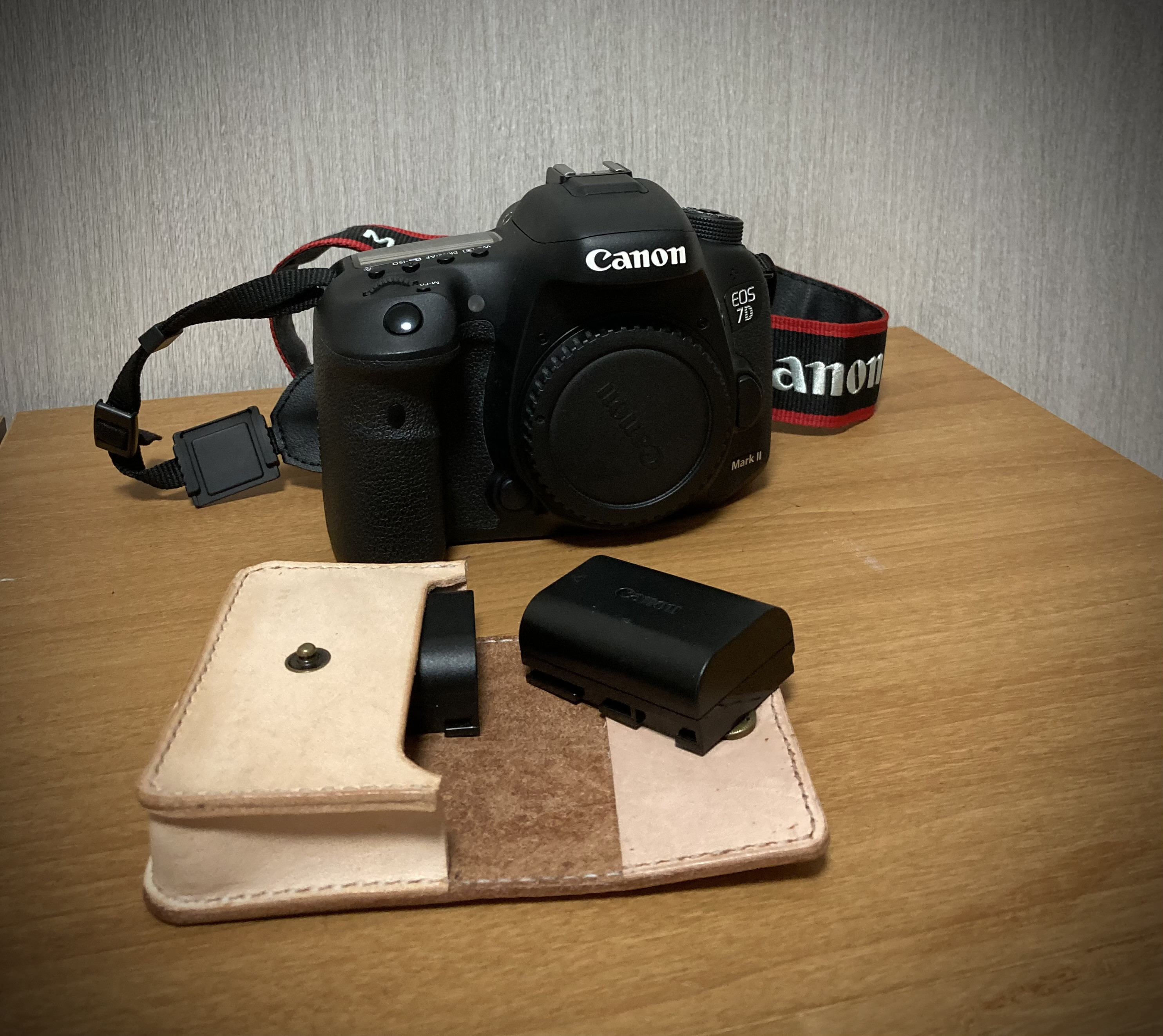 Canon LPE6用予備バッテリーレザーケース