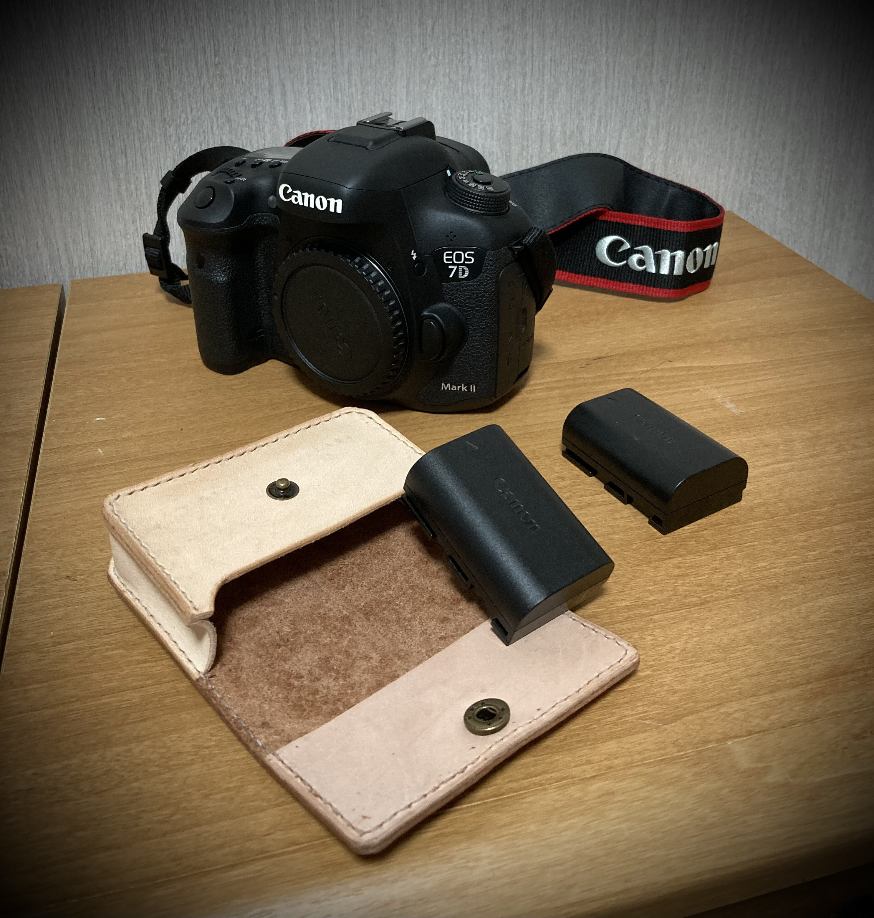 Canon LPE6用予備バッテリーレザーケース