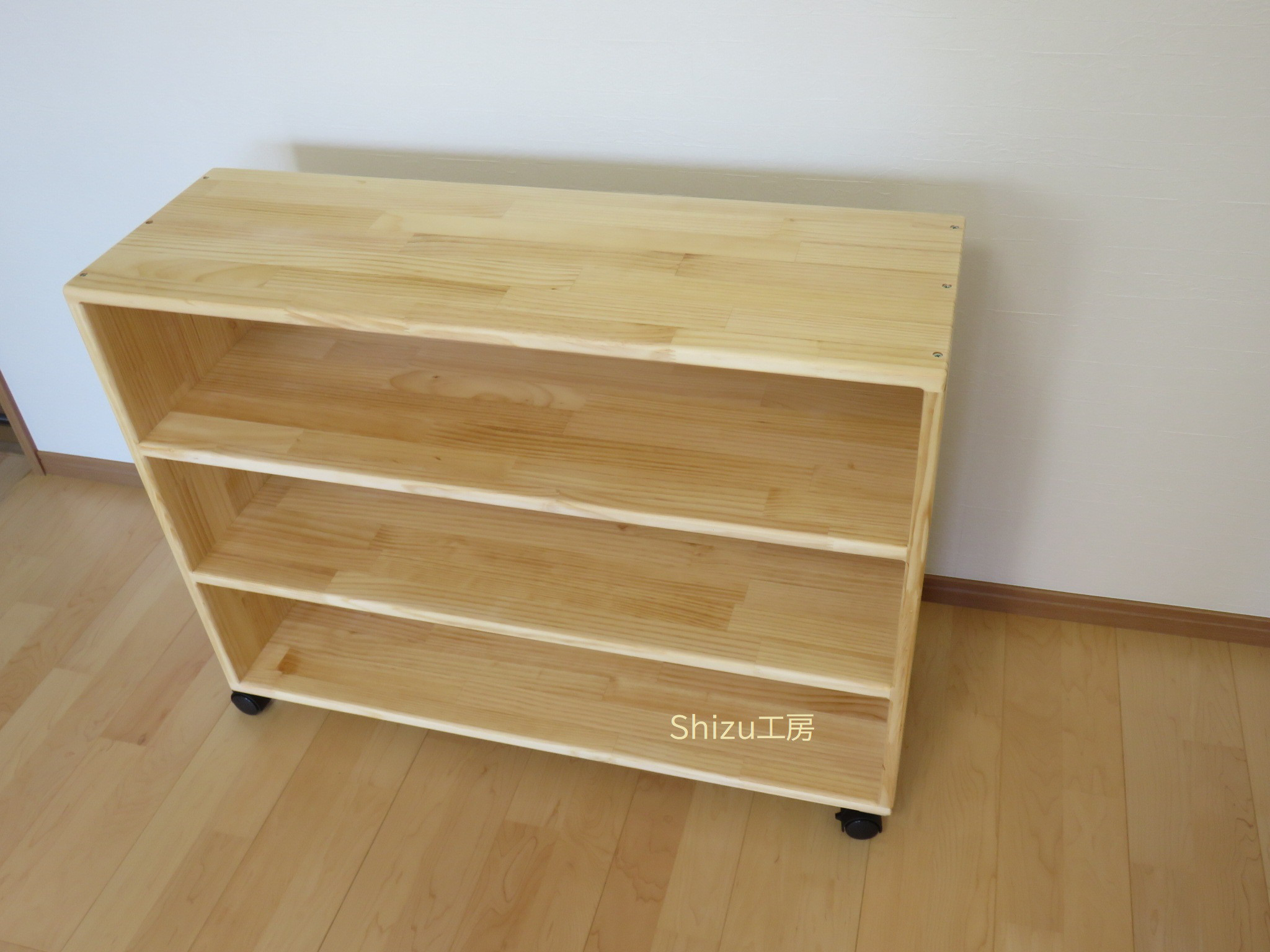 教具棚３段（背板あり・キャスター付き）　モンテッソーリ　木製棚