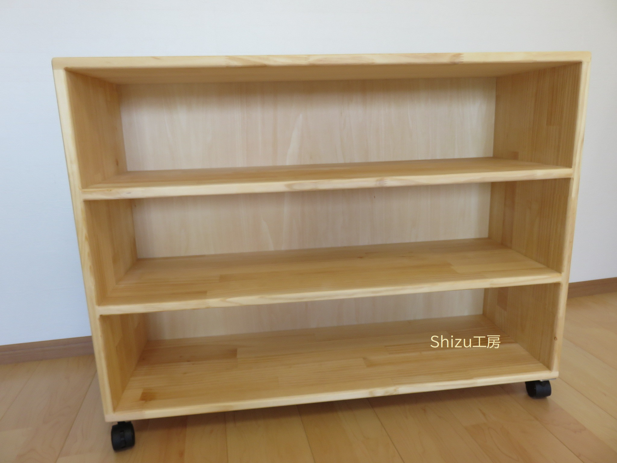 教具棚３段（背板あり・キャスター付き）　モンテッソーリ　木製棚