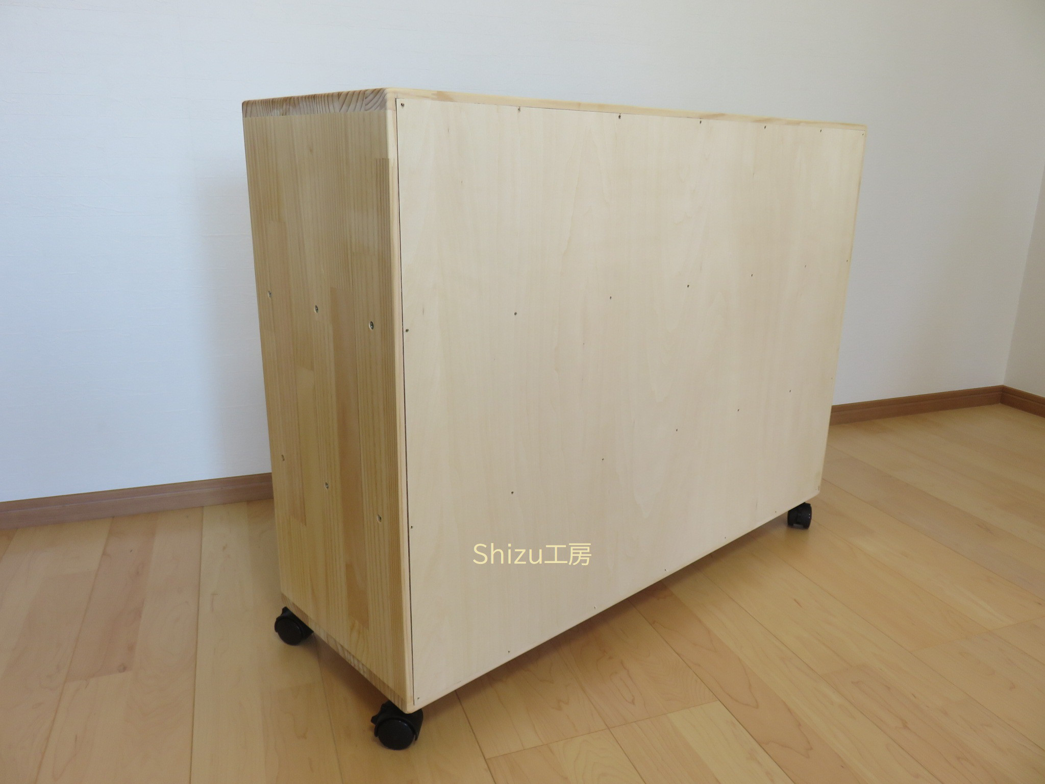 教具棚３段（背板あり・キャスター付き）　モンテッソーリ　木製棚