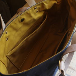 ころんバッグ 横長サイズ　パラフィン帆布　紺　からし　持ち手　肩掛け持ち手付き 3枚目の画像