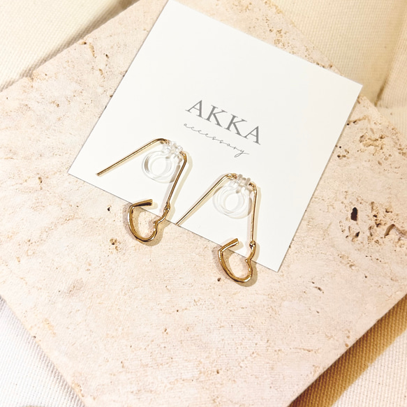 Heart american hoop earrings ハートのアメリカンフープイヤリング安全ピン    フープピアス 1枚目の画像