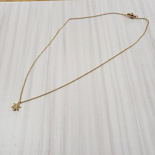 @Kiy☺︎【プロフィール必読】 様garni 冬限定 ネックレス 雪 結晶 Kiy☺︎【プロフィール必読】 様garni 冬限定 ネックレス 雪