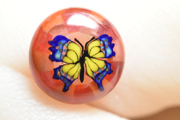 蝶のガラスの指輪　ハンドメイド　リング　（10536-G1） ガラス工芸家の創作した一点物のガラスのアクセサリー。 1枚目の画像