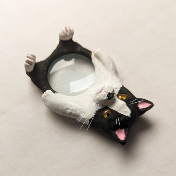 ハチワレ猫の拡大鏡（ルーペ）訳あり品 1枚目の画像