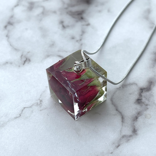 本物の薔薇のスネイクチェーンネックレス/レジンフラワーアクセサリー