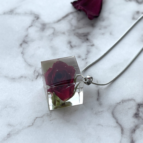 本物の薔薇のスネイクチェーンネックレス/レジンフラワーアクセサリー