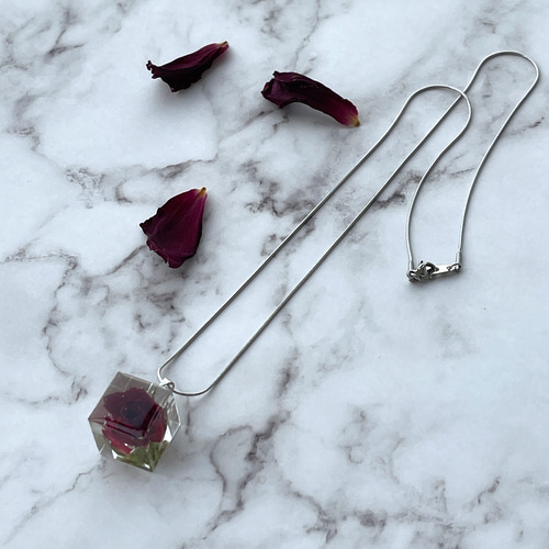 本物の薔薇のスネイクチェーンネックレス/レジンフラワーアクセサリー