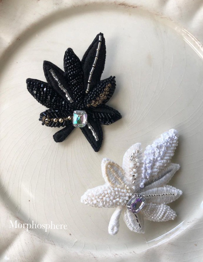 リーフモチーフの刺繍ブローチ　コサージュ