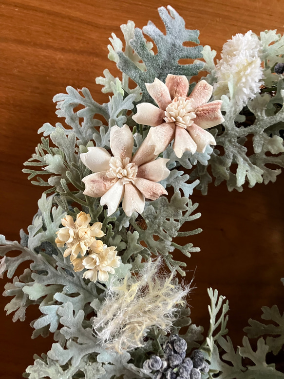 2024 シロタエギクのナチュラルリース　アーティフィシャルフラワー　creema限定　28㎝　 4枚目の画像