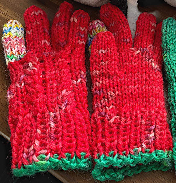 KIDS　５本指手袋（赤）　３－４歳用 1枚目の画像