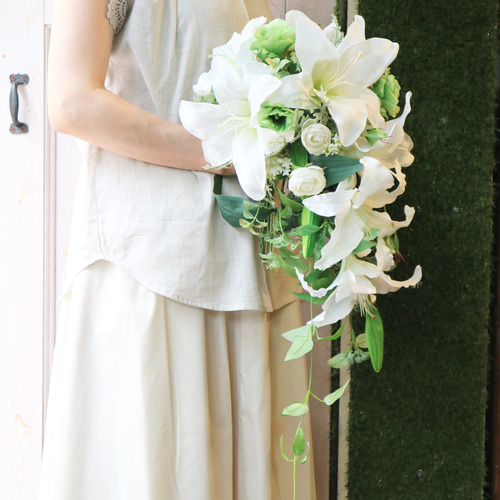 白ユリのキャスケードブーケ 結婚式 フォトウェディング ブーケ