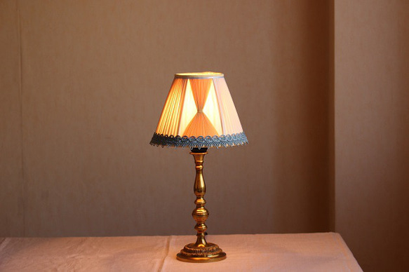 シルクのテーブルランプ用ランプシェード / マズルカ / エクリュ・オレンジ 6枚目の画像