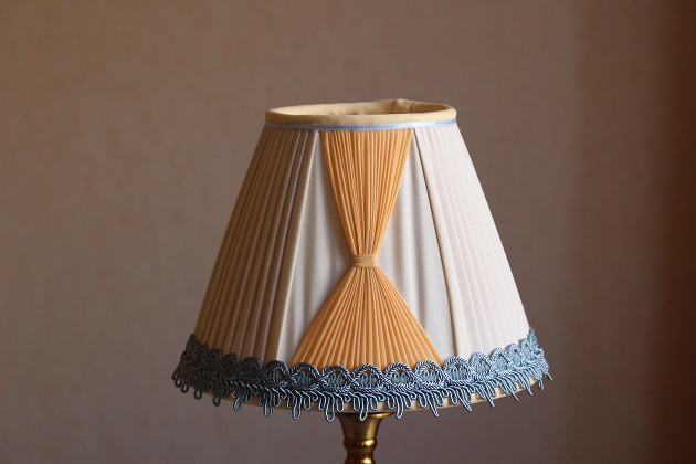 シルクのテーブルランプ用ランプシェード / マズルカ / エクリュ・オレンジ