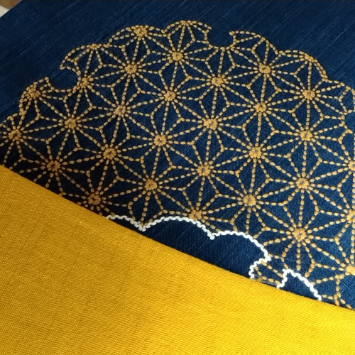 テーブルランナー （正藍染め布に雪輪と麻の葉をアレンジ