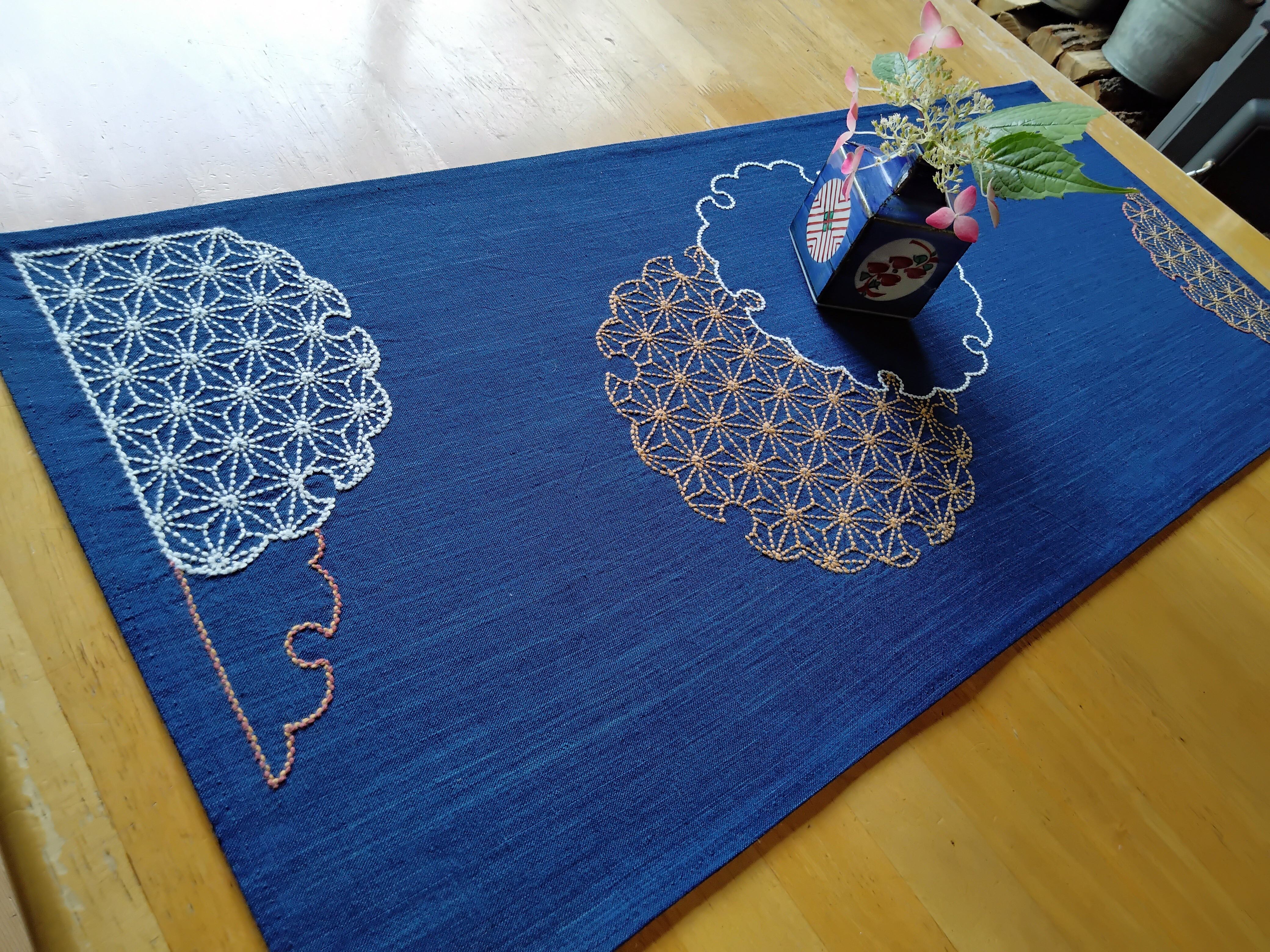 テーブルランナー(A)／手織り　本藍染め 藍染 花風通織 テーブルランナー(約28cm×65cm) グラデーション