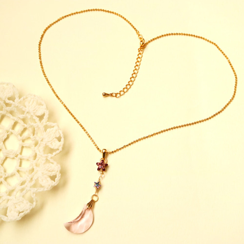 夢見るストロベリームーンのネックレス＊オーストリア クリスタル  