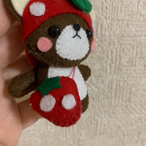 耐熱 二層 足あとぐらす (M) くまちゃんといちごのキーホルダー