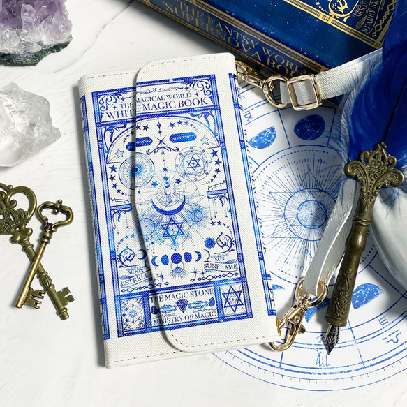 架空の魔導書"白魔法と錬金術の本" ショルダーストラップ付き 三つ折り手帳型スマホケース 1枚目の画像