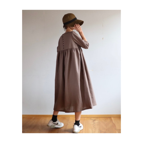 ギャザー襟付き後ろボタンコットンリネンギャザーワンピース AMBIDEX Store △○コットンリネン 丸襟ギャザーワンピース(F クロ