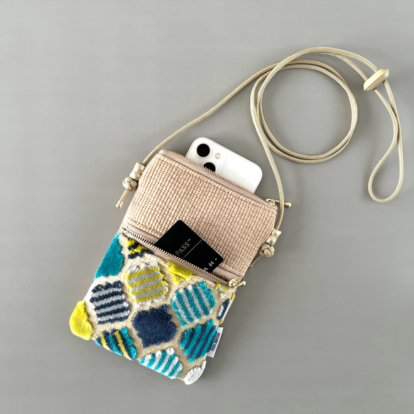 【受注制作】モロッカン柄＆イブルキルトのスマホポシェット/ スマホショルダー　トワ・エ・モァ　 ♦ギフトにおすすめ♦ 2枚目の画像