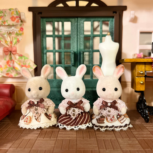 シルバニア＊フラワー刺繍ワンピース(ネイビー)＊女の子サイズ