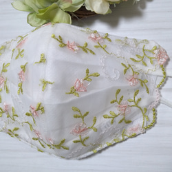 【送料込み】 不織布マスクカバー  小花柄  オフホワイト 刺繍 春 肌に優しい 5枚目の画像