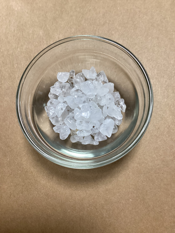 天然石　水晶さざれ石15g(穴あり) 1枚目の画像