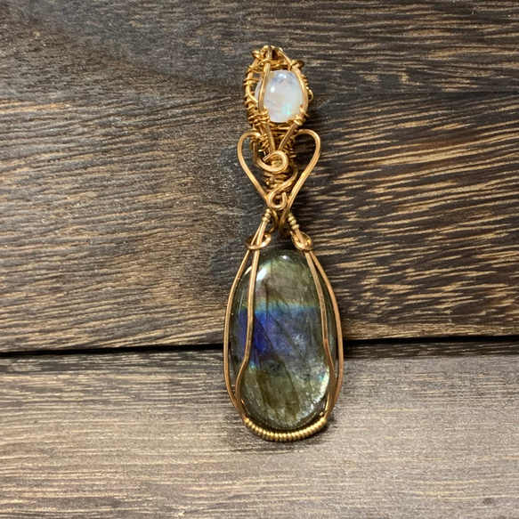 ラブラドライト ワイヤーラッピング ペンダント ラブラドライト・ムーンストーン・ワイヤーラッピング・ペンダント