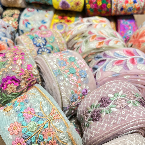 【大特価】インド刺繍リボン 在庫整理品 楽天市場】インド刺繍リボン 大輪花と小花のアンティーク刺繍