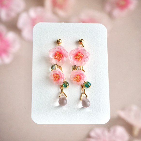 揺れる桃の花のピアス ピアス（フック・チェーン） ＊Rabbit foot