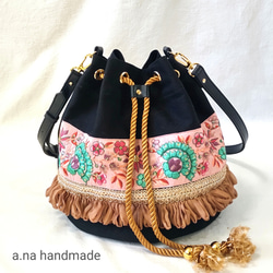 丸底ハトメ巾着ショルダーバッグ✤青×ピンク✤インド刺繍リボン